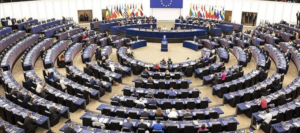 Avrupa Parlamentosu, kurumsal cihazlarda yapay zekayı devre dışı bıraktı