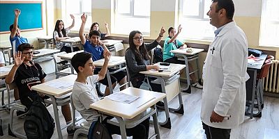 4 öğretmenden 1’i ek iş yapıyor:Gelir gideri karşılamıyor, kira ödenemiyor