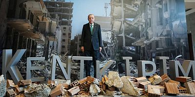 Erdoğan enkaz maketiyle poz verdi… CHP’den tepki geldi..