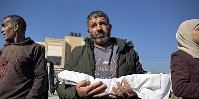 Katil İsrail'in Gazze'ye saldırılarında can kaybı 70 bin 942'ye yükseldi