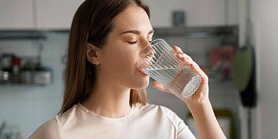 Uzmanlardan uyarı: Yaşınıza göre günlük su ihtiyacınız ne kadar?